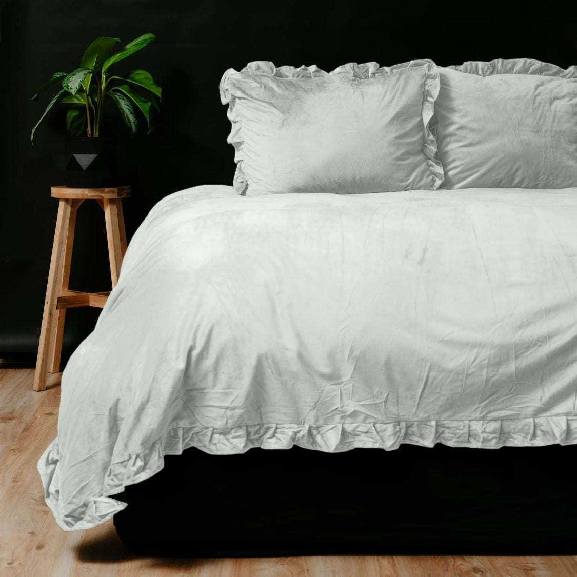 Sleeptime dekbedovertrek - velvet ruffles - cappuccino wit