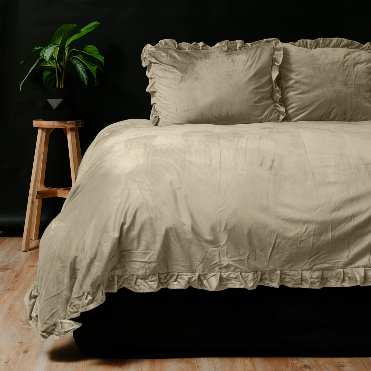 Sleeptime dekbedovertrek - velvet ruffles - Iced Coffee